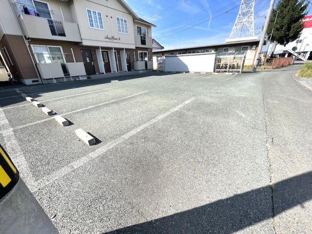 サンライズの駐車場
