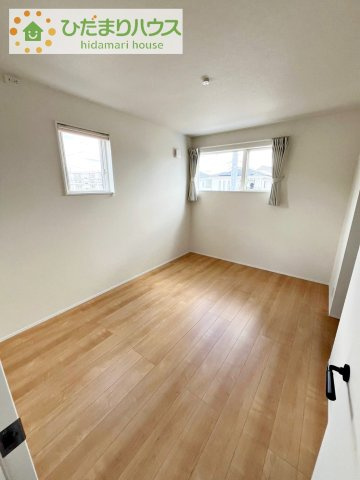 【寝室】 | かすみがうら市稲吉5丁目　中古戸建 | 夏場に心地良いひんやり感はフローリングならでは☆彡