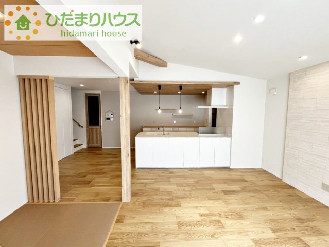 【居間・リビング】 | かすみがうら市稲吉5丁目　中古戸建 | 大型テレビに大型ソファー(^^)どんなインテリアにしますか？
