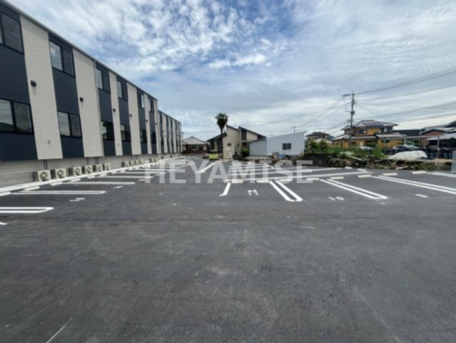 quatriéme（キャトリエム）の駐車場