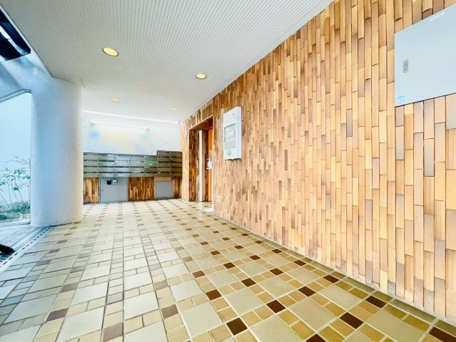 ロイヤル上社のエントランス|エントランス①