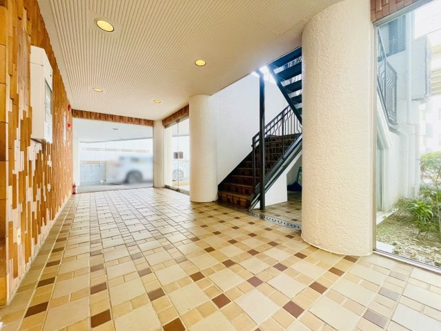 ロイヤル上社のエントランス|エントランス②