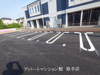 【駐車場】