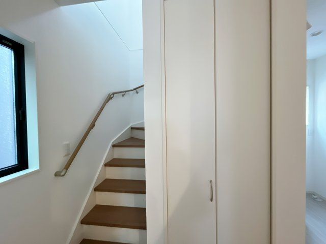 熊谷市末広4丁目　の収納|１階ホール収納