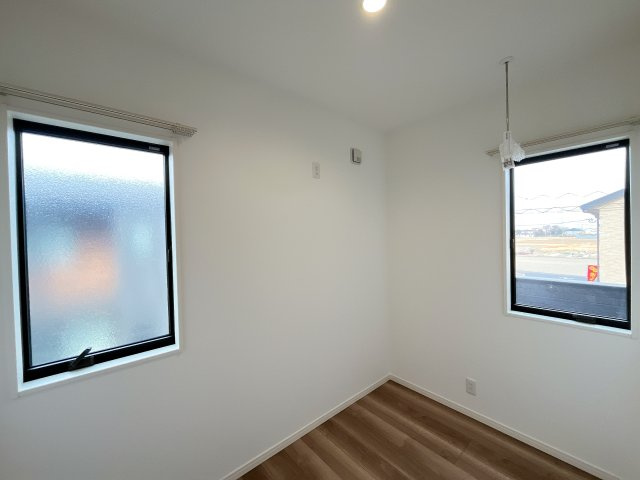 熊谷市末広4丁目　の収納|２階多目的ルームには、室内物干し設置済