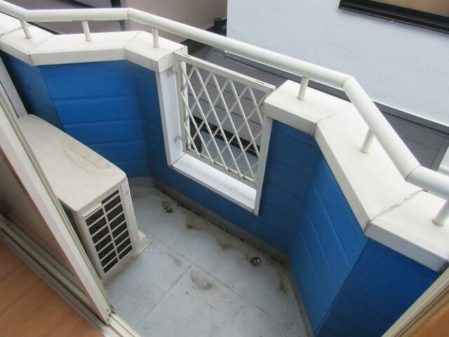 西東京市芝久保町５丁目のアパートのバルコニー