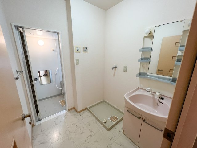 ビレッジ北久保 B棟の洗面所