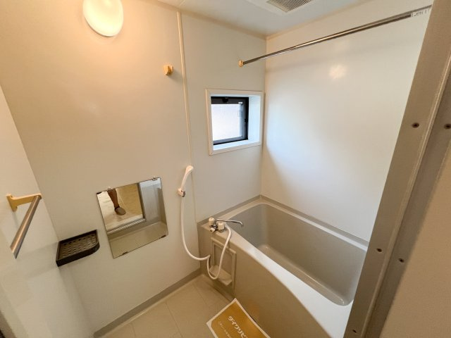 ビレッジ北久保 B棟の浴室