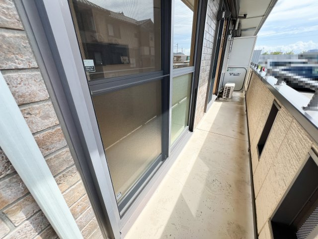 ビレッジ北久保 B棟のバルコニー