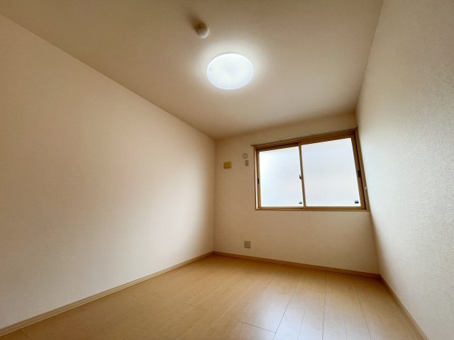 ビレッジ北久保 B棟の洋室