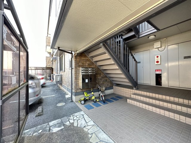 ビレッジ北久保 B棟のロビー