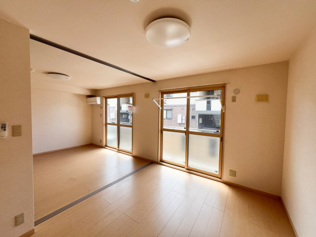 ビレッジ北久保 B棟の居間・リビング