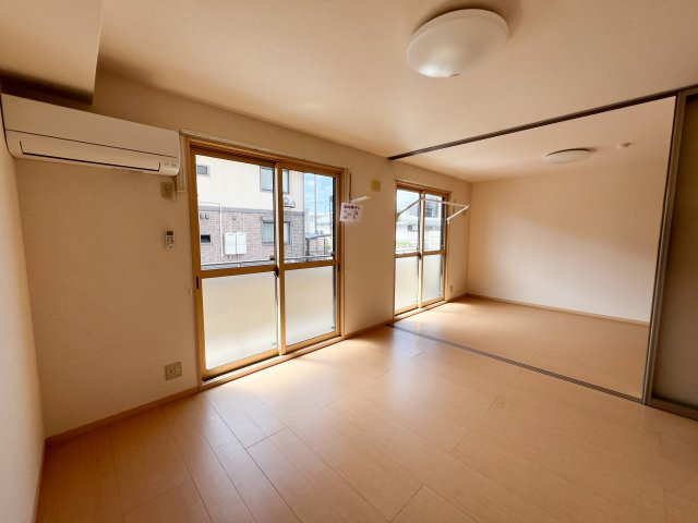 ビレッジ北久保 B棟の居間・リビング