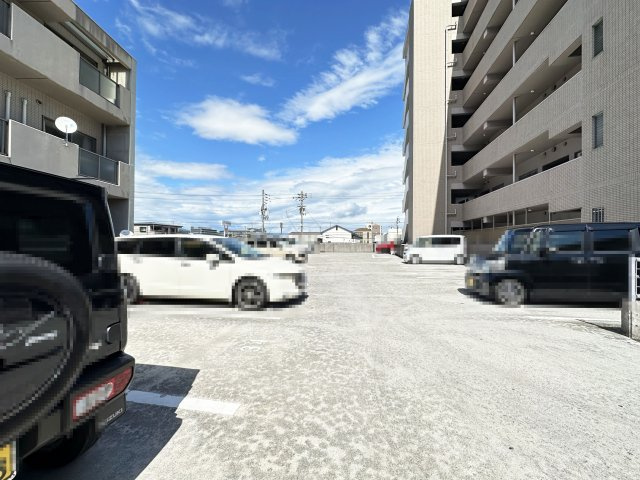 Ｒａｆｆｉｎｅの駐車場