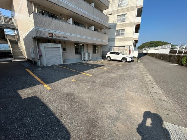 プルメリアハウスの駐車場|駐車場