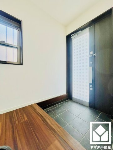 八幡市八幡植松の玄関