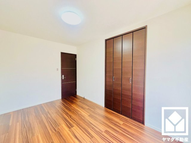 八幡市八幡植松の洋室