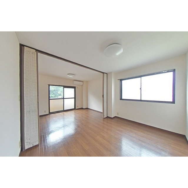 アロマージュフォレストの居間・リビング