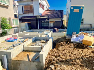 【前面道路含む現地写真】 | 車通りが少ない為、小さなお子様にも安心です。
是非一度、現地へ起こしください。

