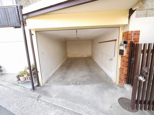 福田1丁目貸家の駐車場
