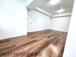 【洋室】 | 阪急逆瀬台マンション　角部屋・リフォーム済み | 洋室11帖です♪ゆったりとした居室です♪ぜひ現地でご確認ください！！