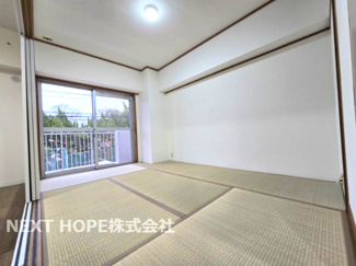 【和室】 | 阪急逆瀬台マンション　角部屋・リフォーム済み | バルコニーに面した和室６帖です♪足を伸ばして寛げる居室です！！