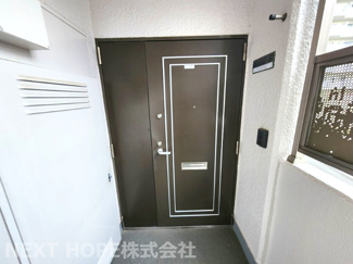 【玄関】 | 阪急逆瀬台マンション　角部屋・リフォーム済み | 玄関ドアです♪