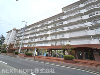 【外観】 | 阪急逆瀬台マンション　角部屋・リフォーム済み | 【阪急逆瀬台マンション】地上８階建　総戸数８２戸　ご紹介のお部屋は３階の南西角部屋です♪
一部リフォーム済みで即ご入居していただけます！！