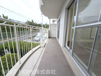 【バルコニー】 | 阪急逆瀬台マンション　角部屋・リフォーム済み | 自慢の南向きバルコニーです♪お洗濯物もスッキリ乾きます！！