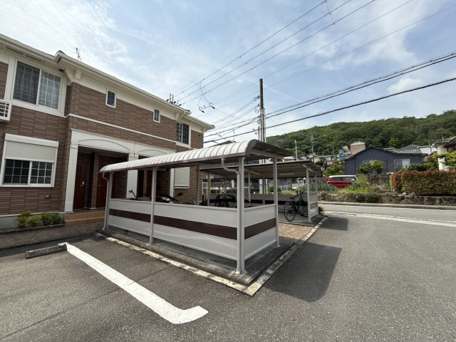 ヒルサイド緑ヶ丘Ｂの駐車場