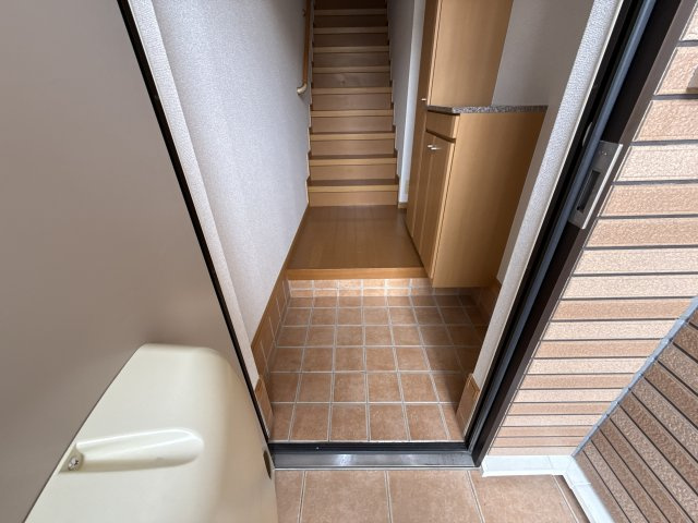 ヒルサイド緑ヶ丘Ｂの玄関