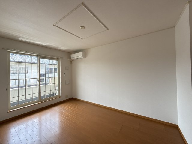 ヒルサイド緑ヶ丘Ｂの居間・リビング