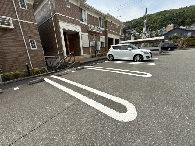 ヒルサイド緑ヶ丘Ｂの駐車場