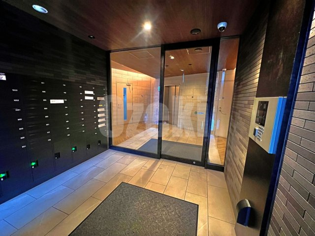 SOPHIA HILLSのエントランス|分譲マンションのような華やかさがあります♪