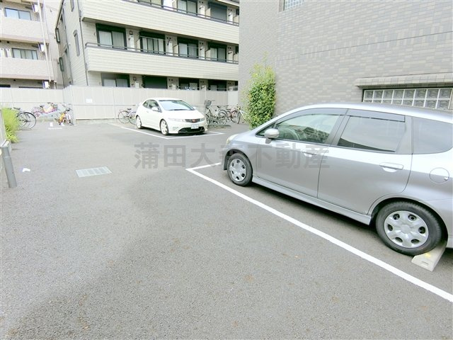 ルーブル京浜蒲田の駐車場|敷地内平置き駐車場　空き状況等詳細はお問合せください。