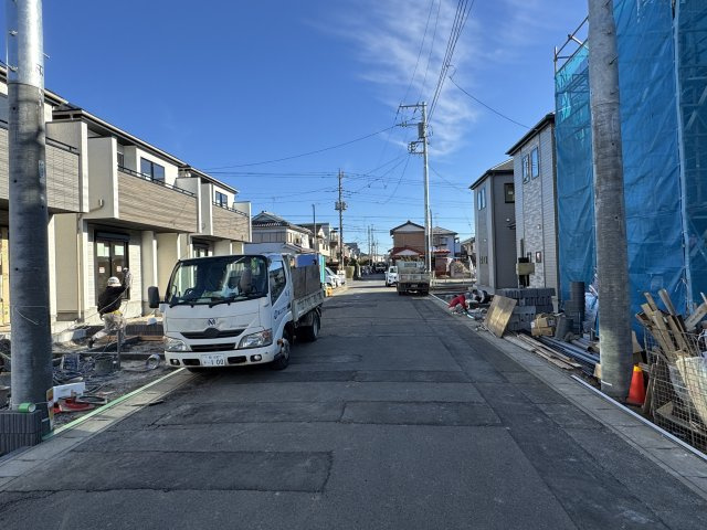 松戸市五香２丁目新築戸建（五香39・40期）の前面道路含む現地写真|中央開発道路・幅員約6ｍ