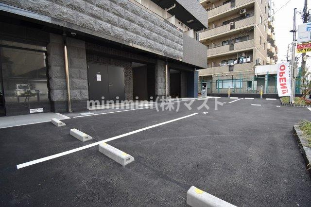 プレサンス堺筋本町センティスの駐車場