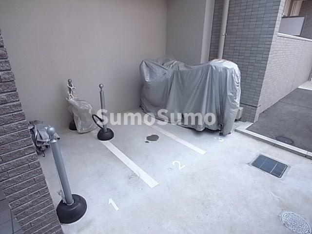 尼崎市神田南通２丁目の賃貸マンションの駐車場|駐車場に車を止められます