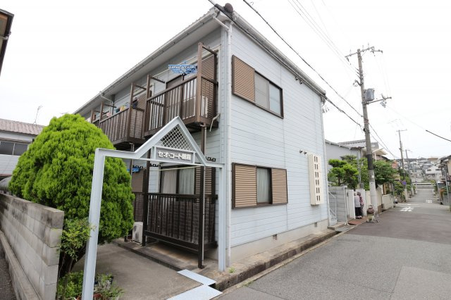 セオコート朝霧の外観