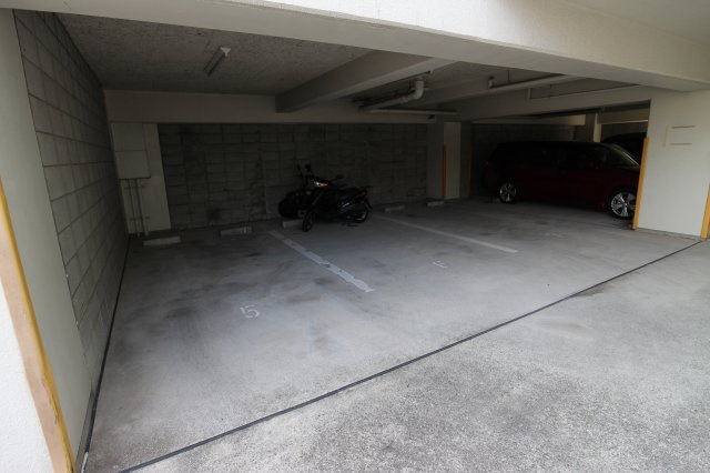 コウアロイヤル垂水part2の駐車場