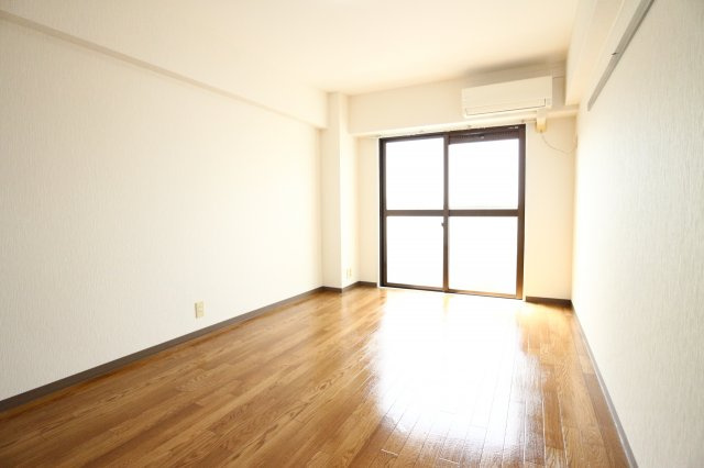 コウアロイヤル垂水part2の居間・リビング