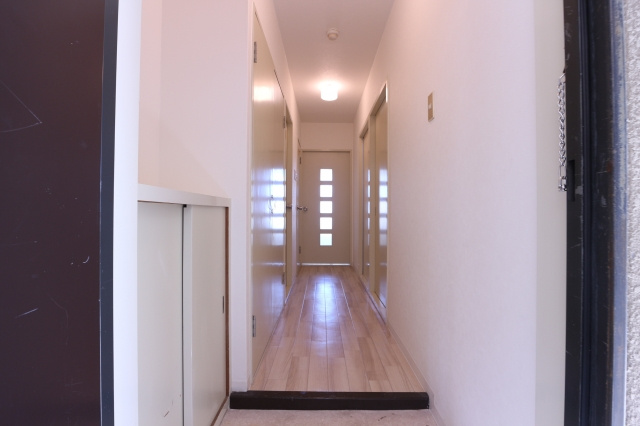 山手ハイツの玄関