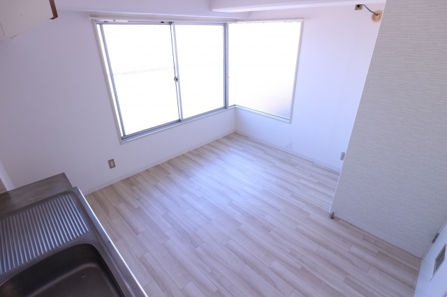 山手ハイツの居間・リビング