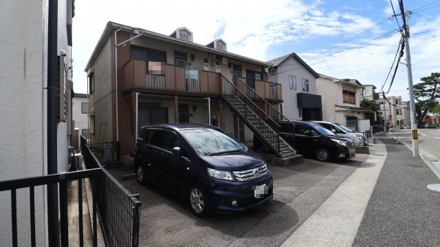 サニーヒル瑞ヶ丘の駐車場