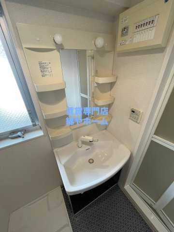 ドュ・シンビオス・桜川の独立洗面台|独立洗面台あり、毎朝おしゃれに忙しい女性の方におすすめです