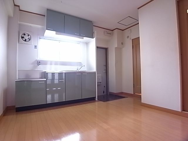 舞子坂ハイムの居間・リビング