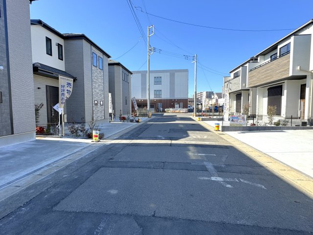 松戸市五香２丁目新築戸建（五香39・40期）の前面道路含む現地写真|中央開発道路・幅員約6ｍ