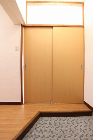 森マンションの玄関