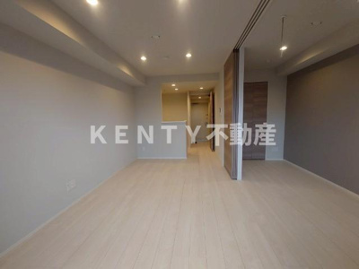 【居間・リビング】 | ロイジェントパークス西馬込 ロイジェントパークス西馬込(402号室) | ゆったりとした居間です