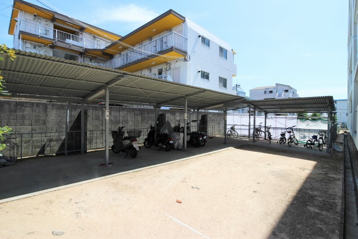 垂水農住団地8号棟のエントランス